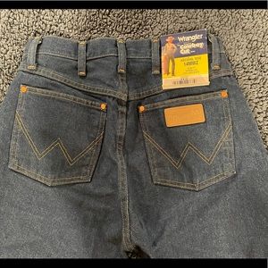 New With Tags! Wrangler women’s cowboy cut jeans 9